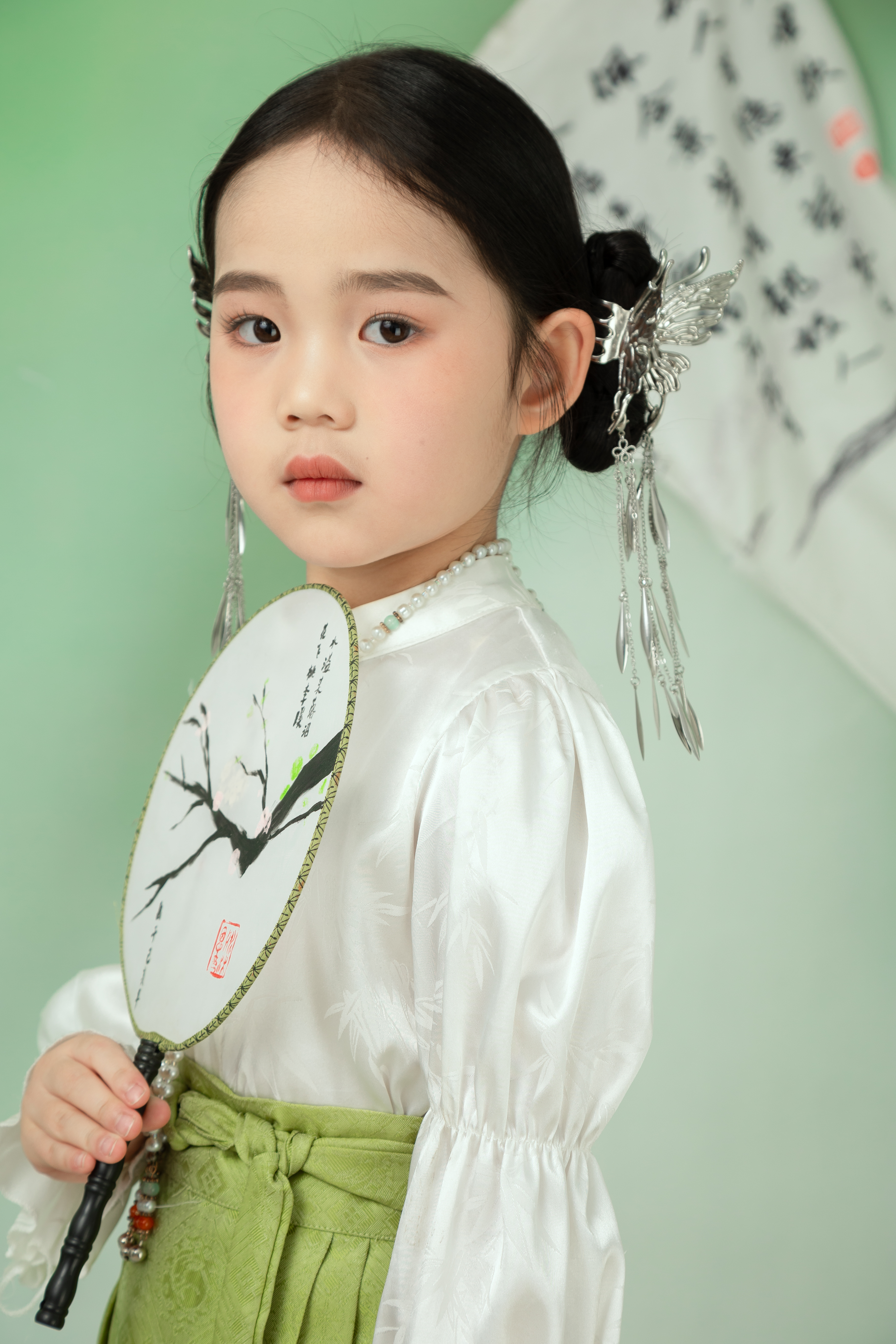 戚珈尔